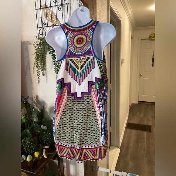 High Low Flying Tomato Colorful Geometric Tank Top - Picture 2 of 7